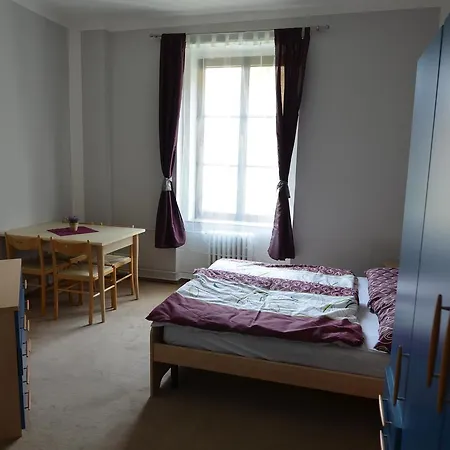 Hostal City *