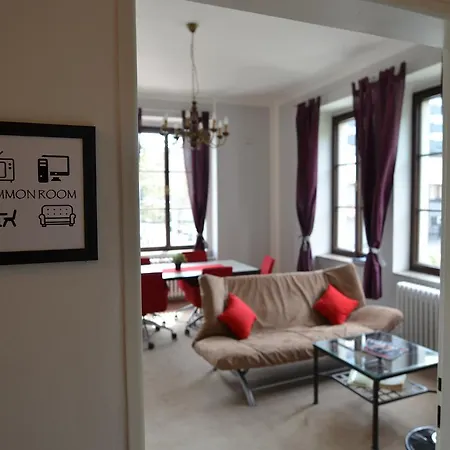 Hostal City *