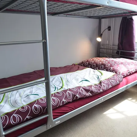 Hostal City *